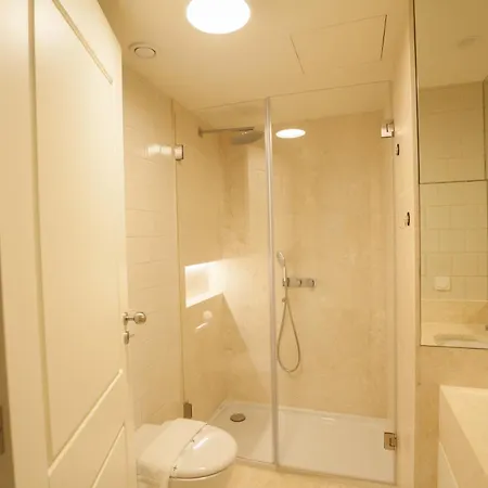 Flh Downtown Minimalist Apartment *